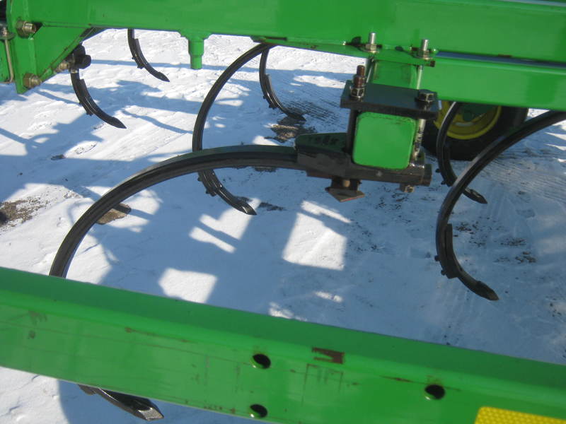 Soil Savers and Chisel Plows  John Deere 714 Soil Saver Photo